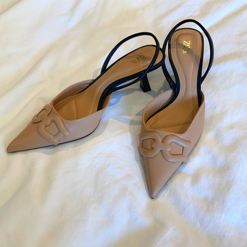 NWOT ZARA kitten heels, size 8. Tan and black (fits like a 7.5). 2.5” heel